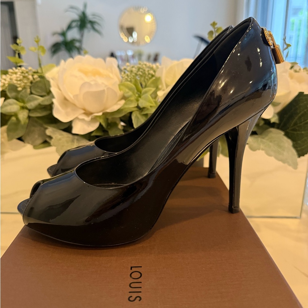 AUTHENTIC LV Louis Vuitton Black Heels with Gold Lock Detail - Picture 14 of 17